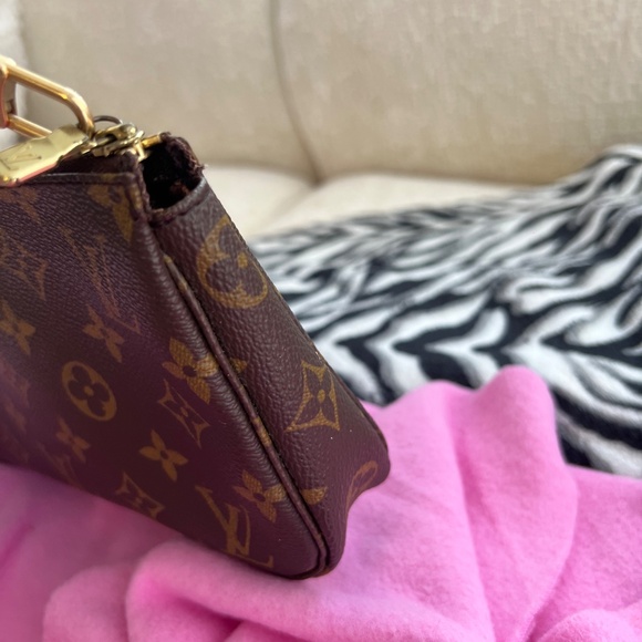 Louis Vuitton Pochettte - Picture 3 of 5